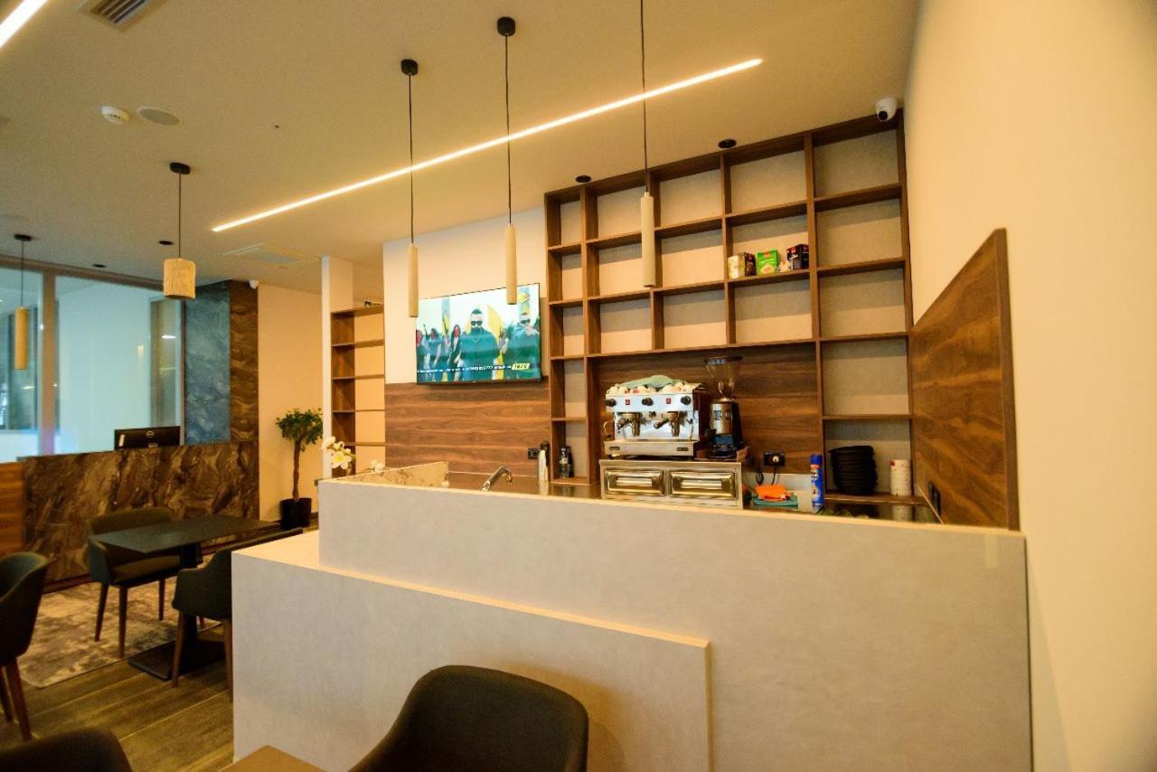 Hotel Zeneli Vlore Exterior photo